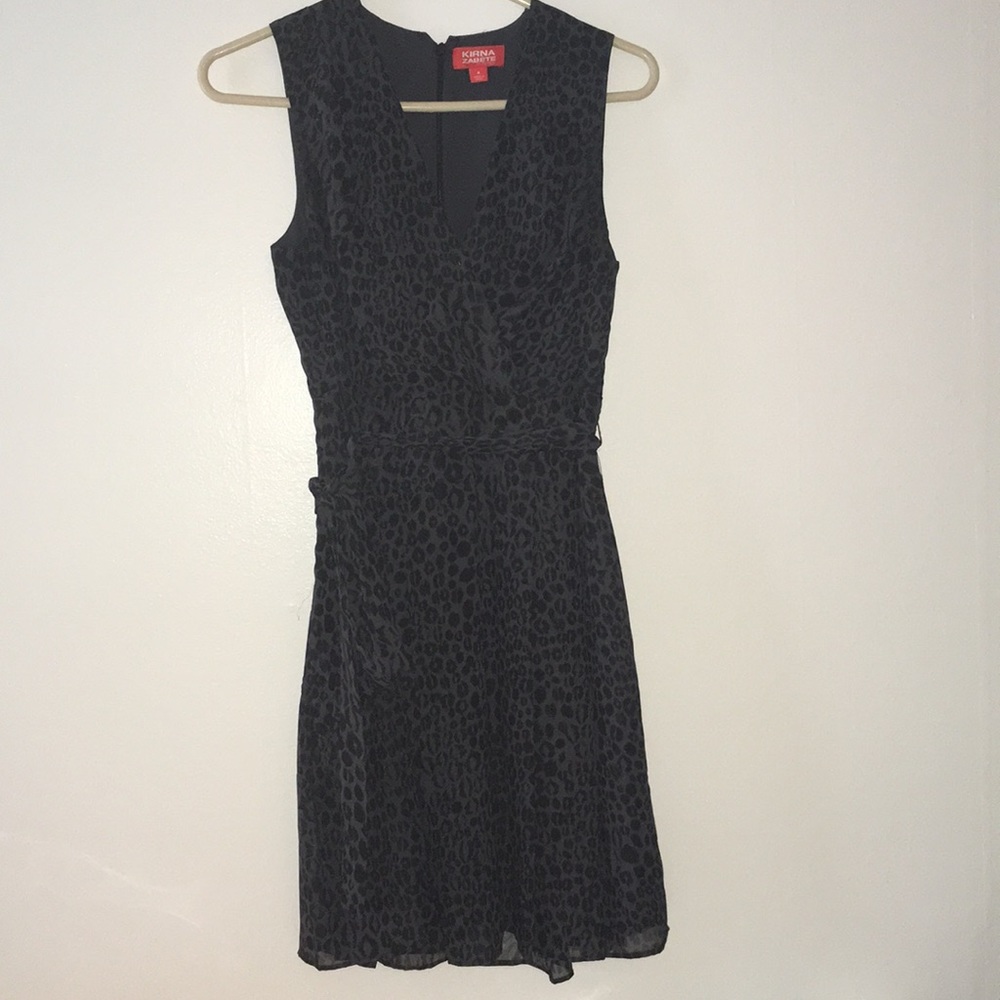 Super flattering leopard print dress